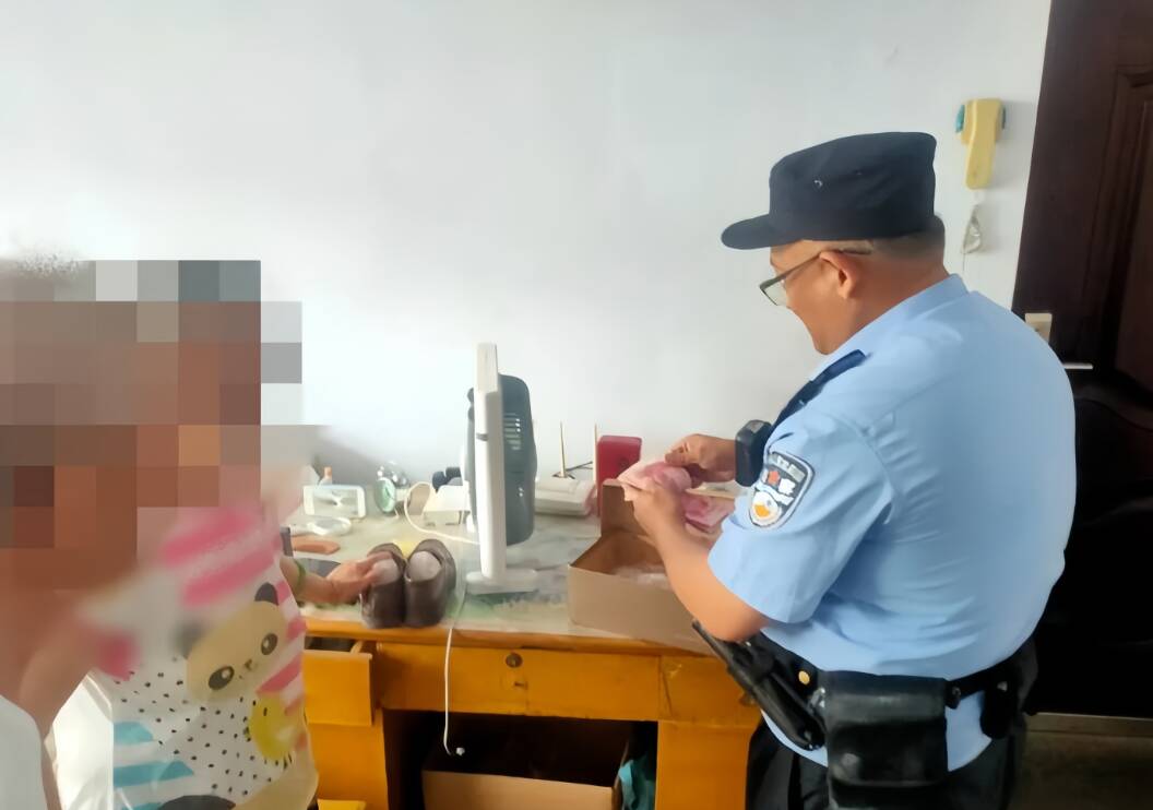 垃圾桶旁鞋盒里竟藏万元现金！泰安市民拾金不昧，警民协力完璧归赵
