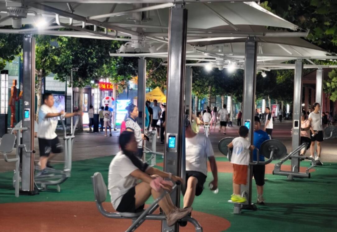 智能健身装备上新 泰安市民夜间健身添新趣
