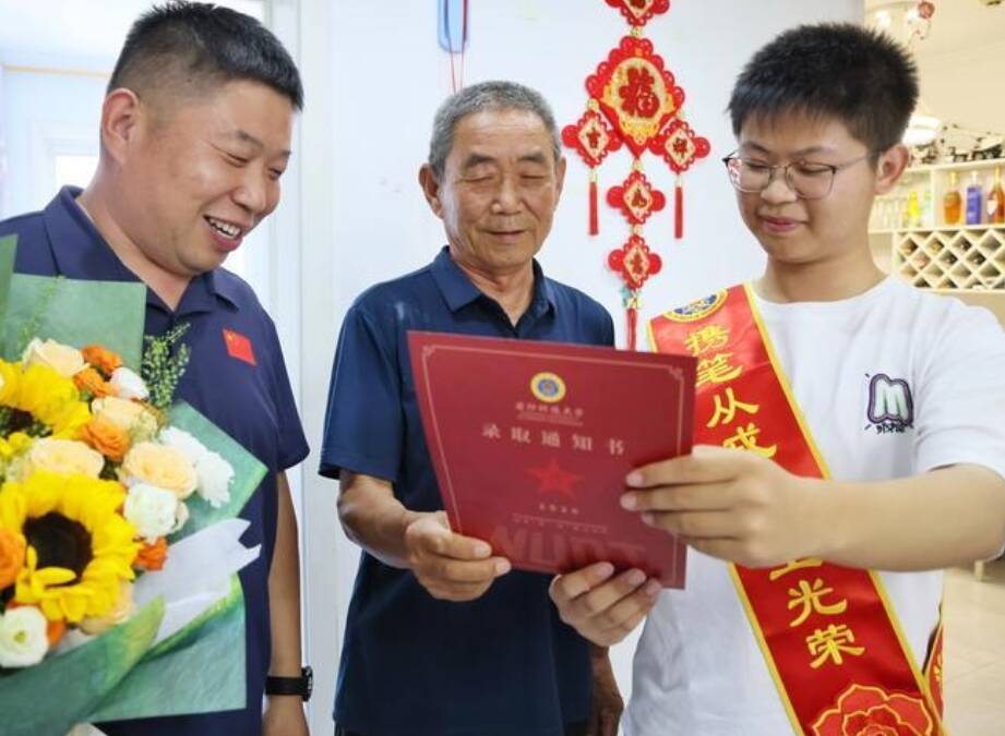 泰安首批高考录取通知书陆续送达