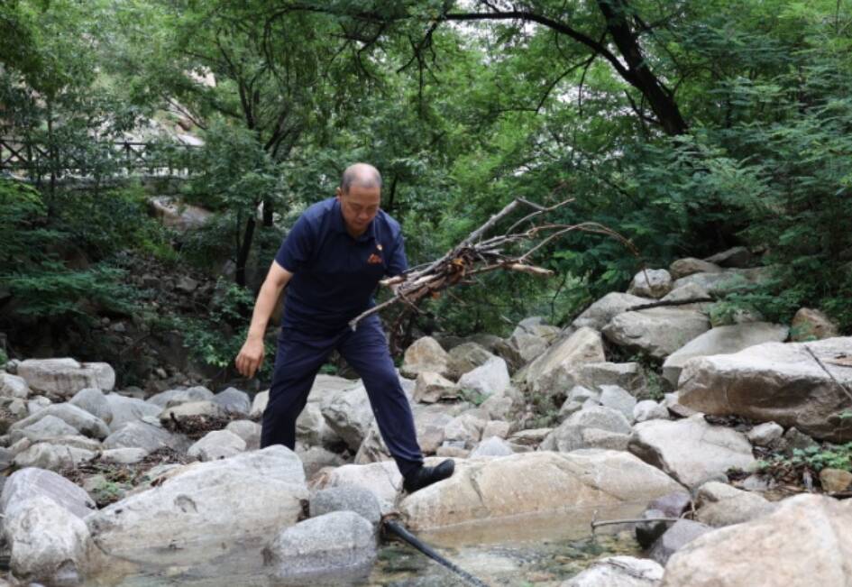 超十万公里巡山路，是他写给泰山的“情书”