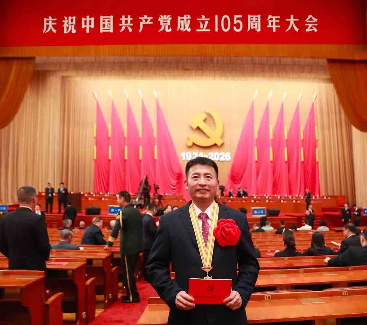 从军营到厅堂，他如何用“一腔服务”守住8000人的钱袋子——记全国优秀共产党员、恒丰银行青岛分行营业部副总经理李强