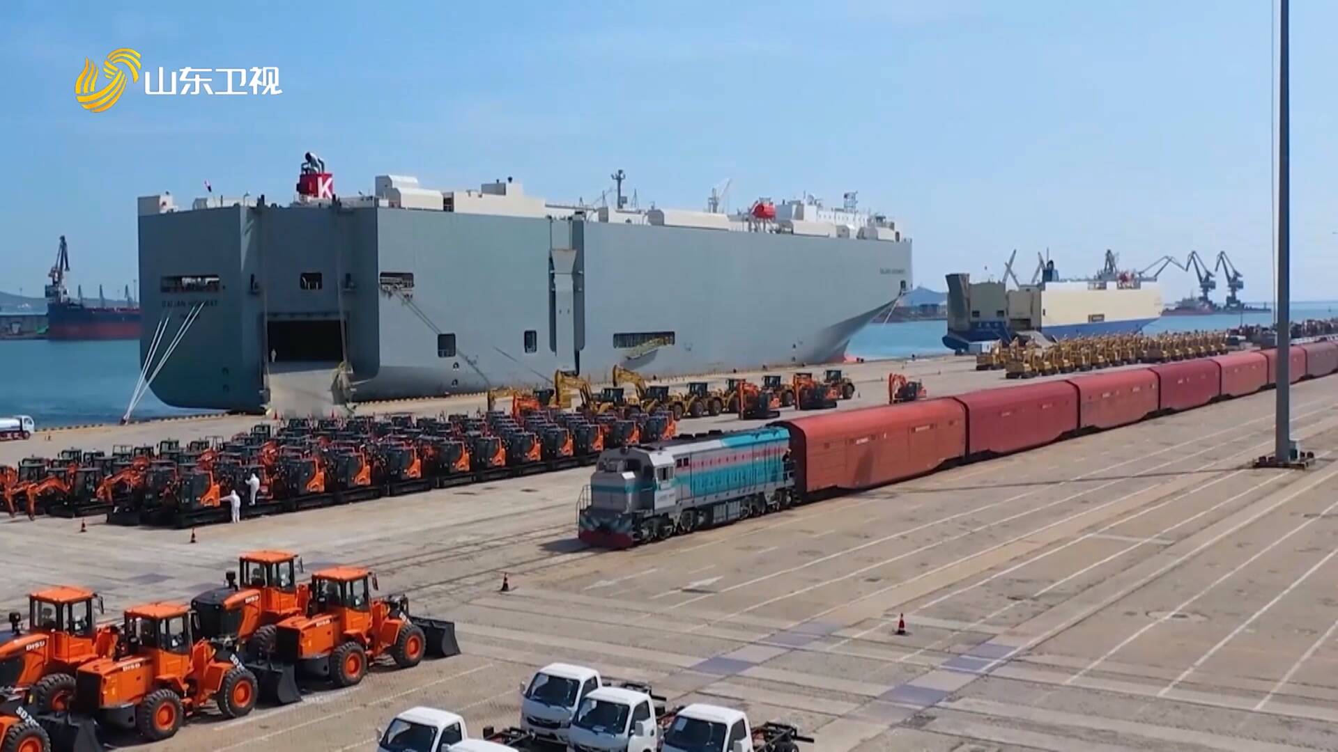 全国首趟跨境海铁公多式联运“一单制”班列开行 跨境物流迎来新突破