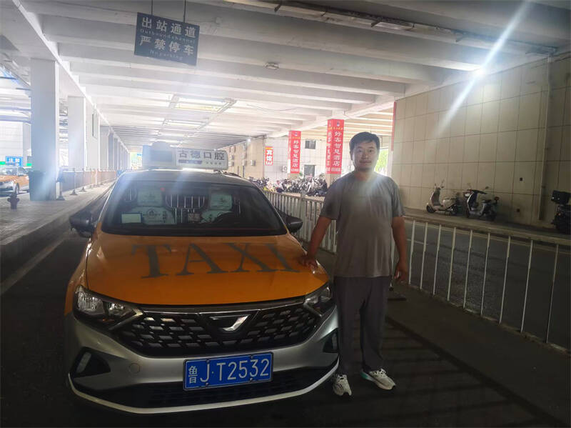热心助人获乘客点赞 泰安出租车司机用行动擦亮城市文明名片