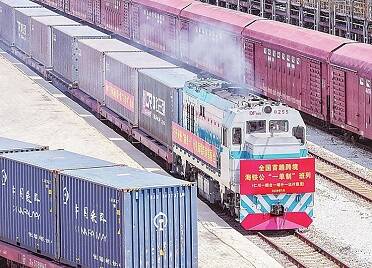 全国首趟跨境海铁公“一单制”班列在烟台开行