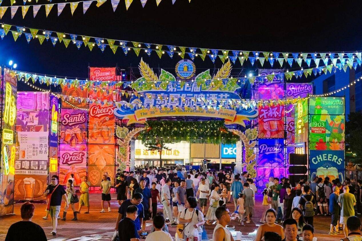 闪电评论丨以酒为媒，与时代干杯