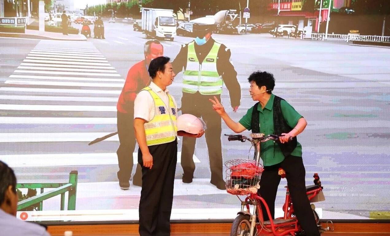 山东省交通安全巡回宣讲活动走进泗水县老年大学聚焦老年群体出行安全(图3)