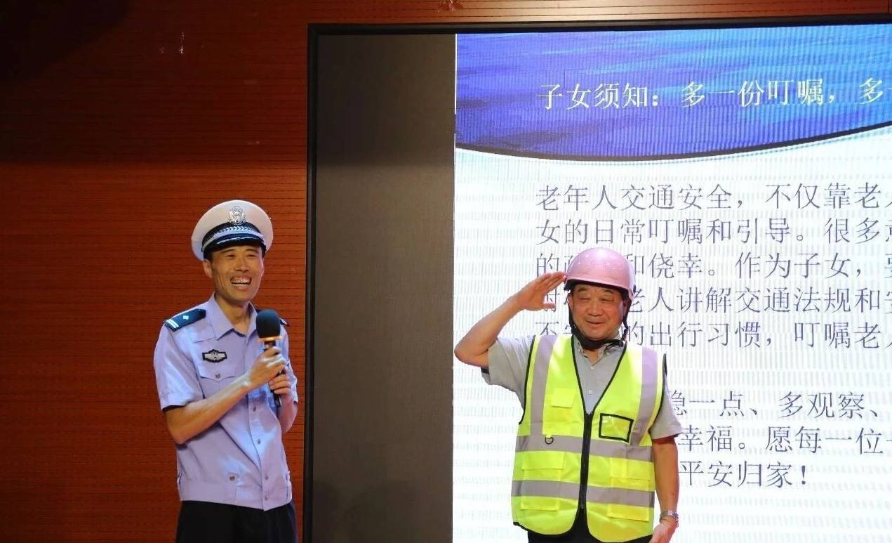 山东省交通安全巡回宣讲活动走进泗水县老年大学聚焦老年群体出行安全(图2)