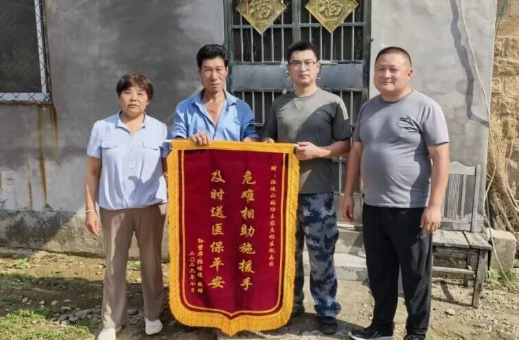 徂徕山护林员救助被山蜂蜇伤村民 一面锦旗致谢最美守山人