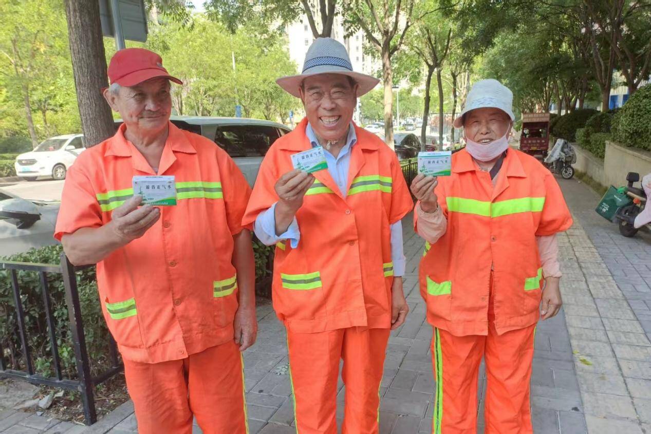 连日高温 济南高新城管全方位保障一线环卫保洁人员防暑降温