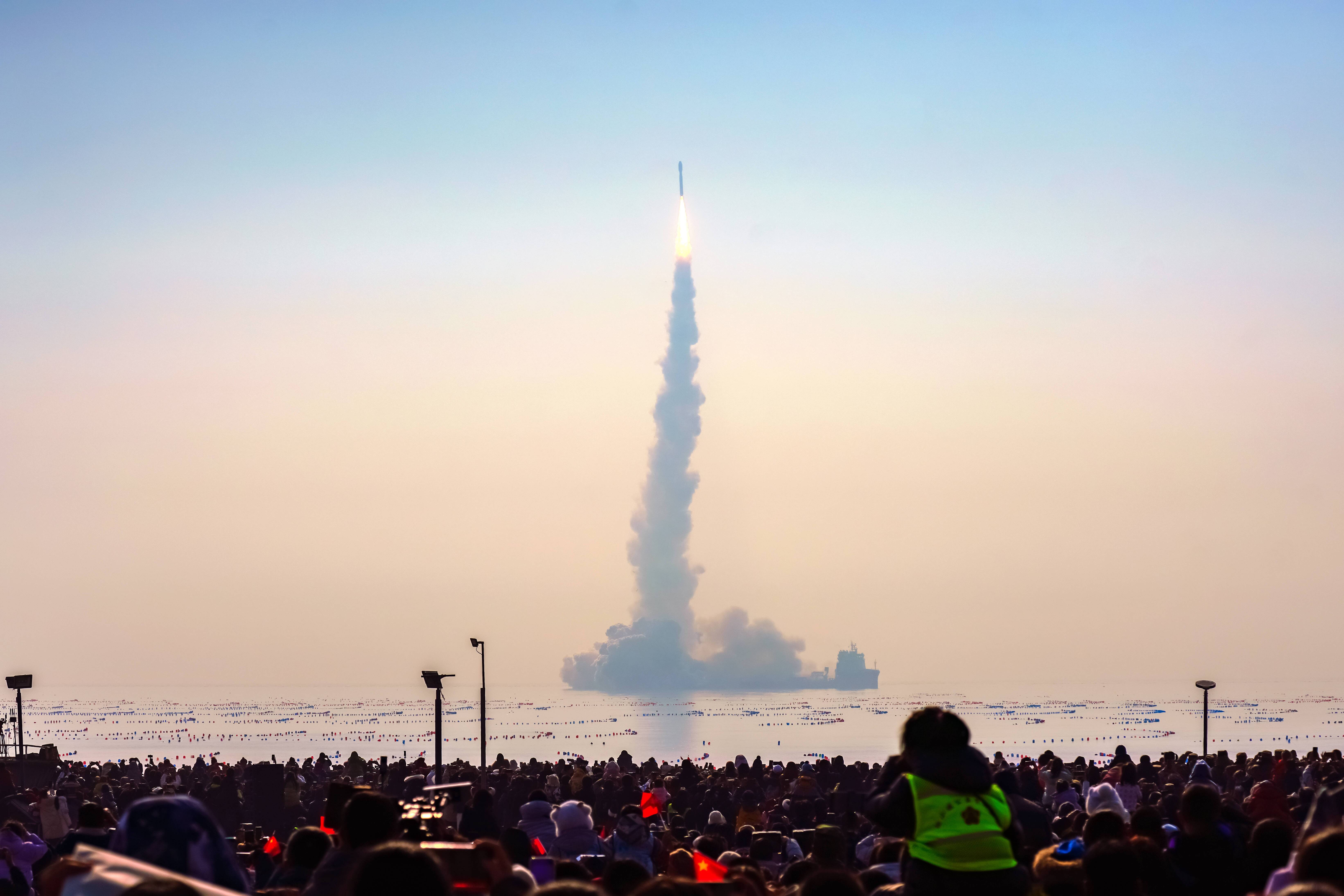 闪电海报丨海阳又双叒发火箭 这次卫星自带“大脑”
