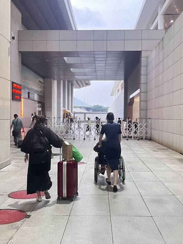 暖心帮扶高龄旅客 曲阜东站温情守护出行路