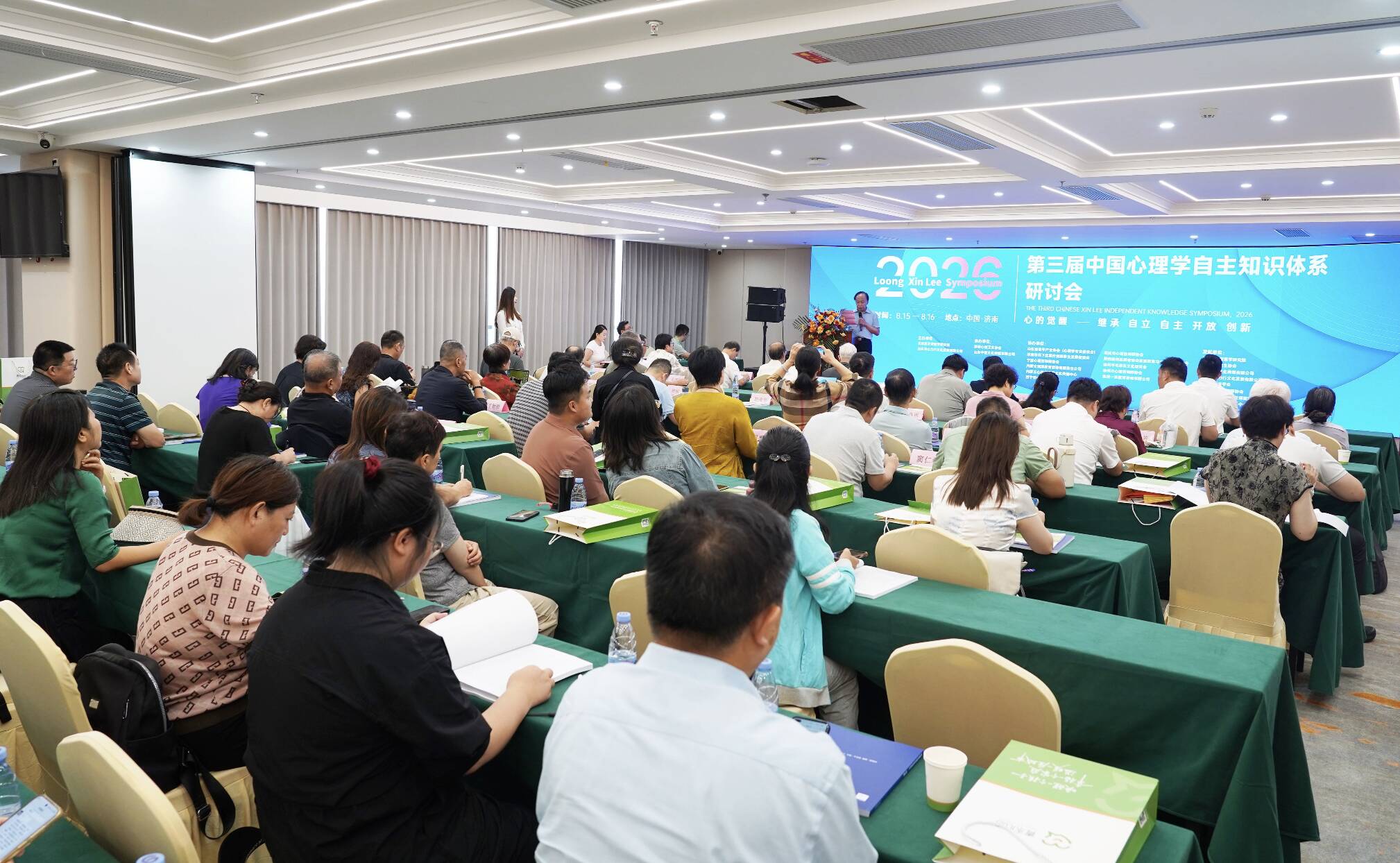 闪电深1度|“拼娃”时代,我们为什么更需要“拼家风”?