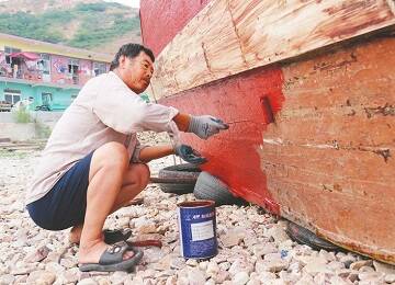 长岛开海在即 渔家修船补网忙