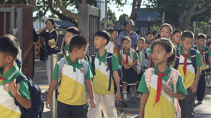 泰安中小学生“解锁”秋季新学期