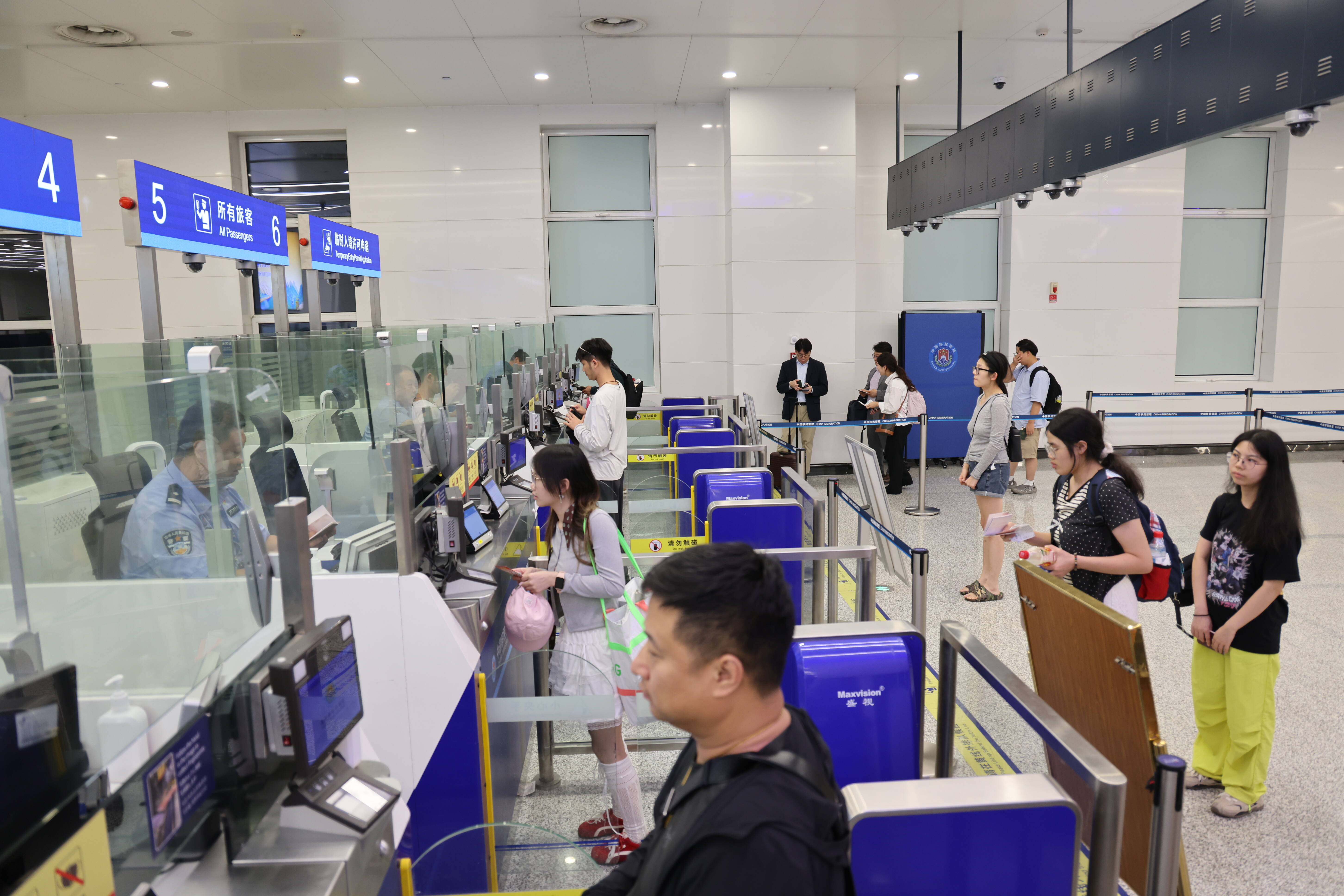 暑运期间济南口岸21万余人次出入境 边检部门高效保障便利通关