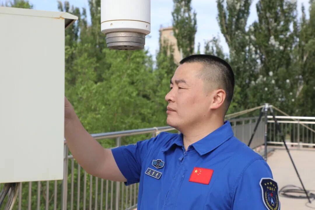 扎根酒泉戈壁 守望浩瀚星空 山东籍气象人守护每一次火箭出征