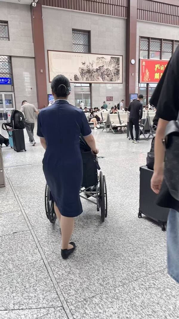曲阜东站爱心轮椅助出行 温情守护重点旅客