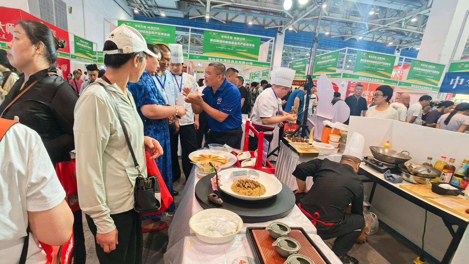 舌尖是热闹订单是主角，潍坊这场展会把美味和生意焊在一起
