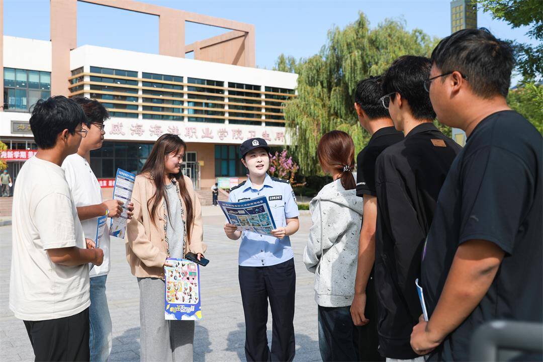 荣成公安多点发力 开展网络安全周主题宣传