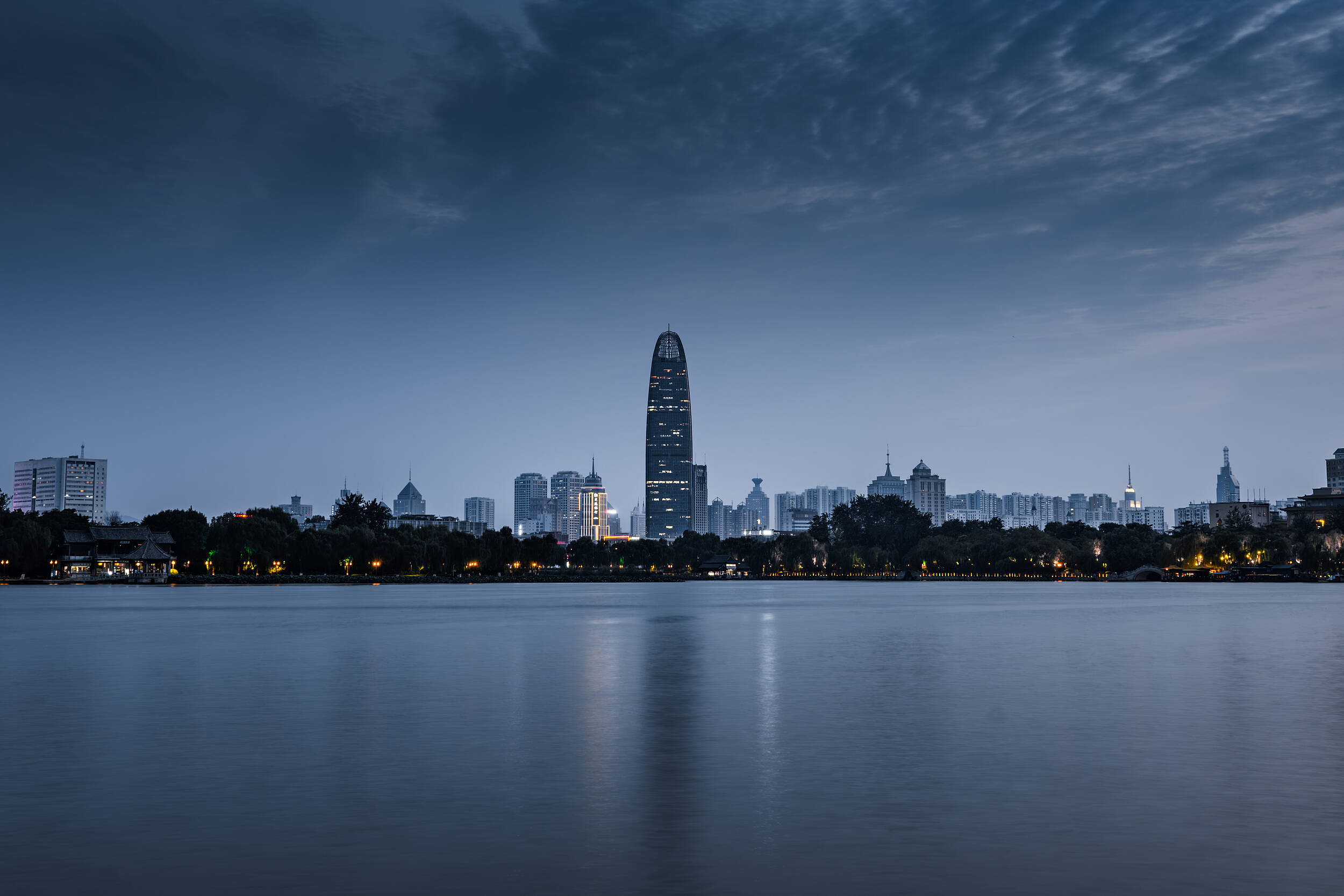 以赛兴业让奔跑的泉城释放发展活力(图1)