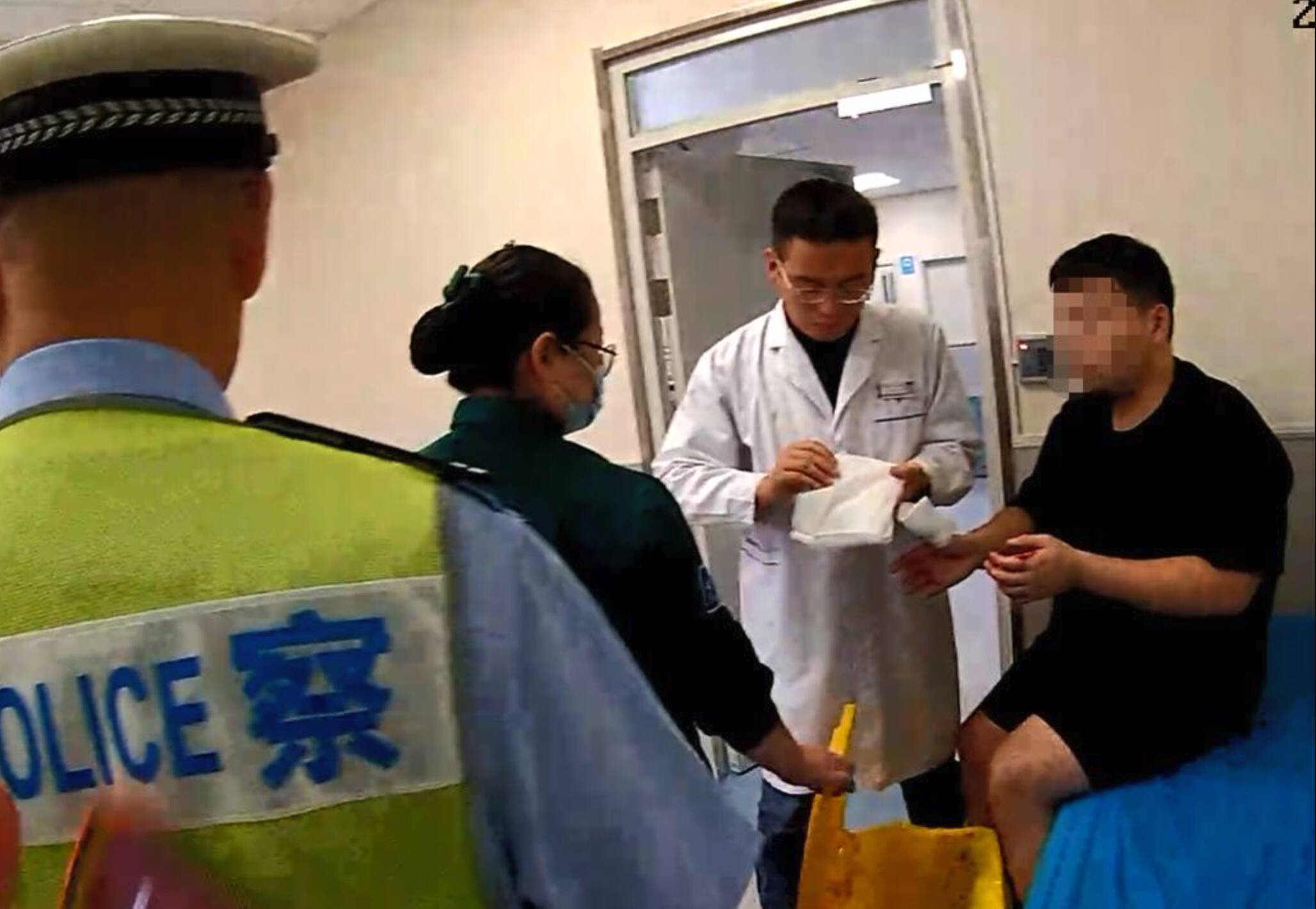 极速护航!济南交警紧急护送断指伤者就医