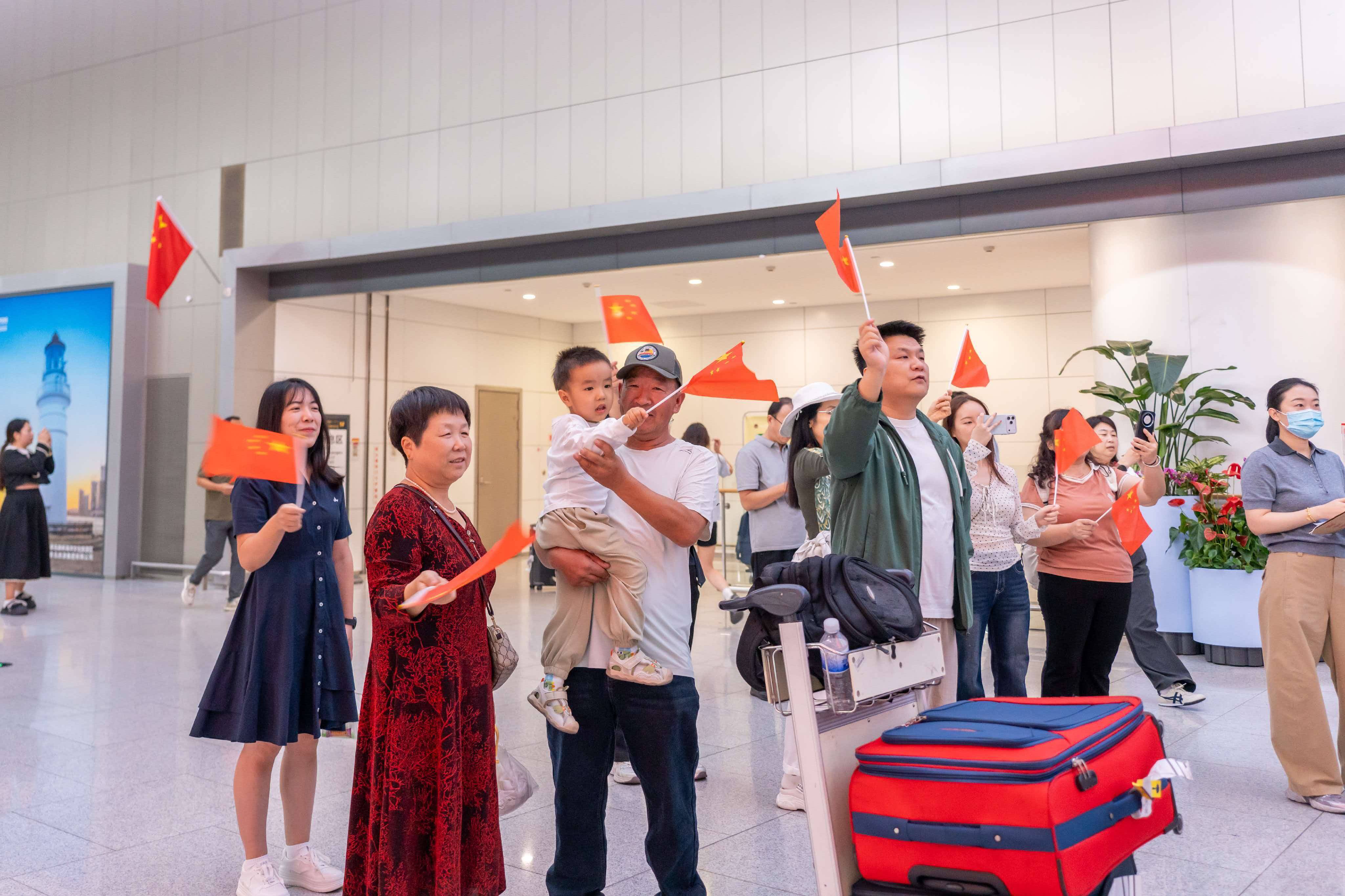 国庆氛围拉满！青岛机场花样活动迎客来