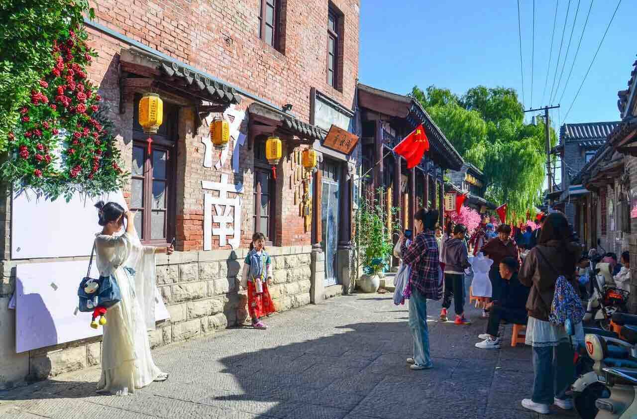 国庆假期首日全省文旅市场迎来“开门红”——重点景区接待游客3219万人次(图1)