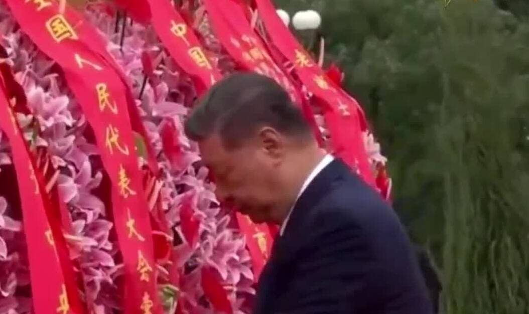 他们的崇高精神永远铭记在亿万人民心中