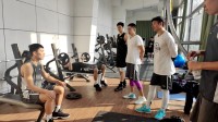 78秒丨探营山东男篮体能训练，陈培东和王汝恒“反目成仇”