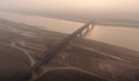 延时拍摄济南曹家圈黄河铁路桥 伫立五十载的守护