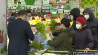 72秒|记者探访超市：生活必需品货源充足 价格稳定