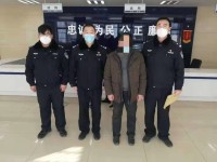 济南：醉酒男子辱骂防疫工作人员被拘