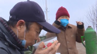 47秒丨 滨州无棣78岁女党员坚持熬制小米粥送给值守人员