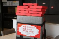 枣庄市中区爱心人士定制百份披萨和奶茶致敬“最美逆行者”