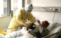 央视《新闻直播间》：山东支援湖北医疗队员和重症病区患者的“忘年交”