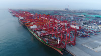 27秒｜山东港口日照港集装箱航线已全面复航 集装箱船舶直靠率达到96%以上