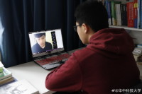 蒿俊闵刘彬彬为华科同学上网课 同学瞬间秒变“迷弟”