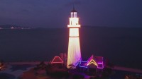 34秒｜夜幕下的威海灯塔五光十色 美丽极了