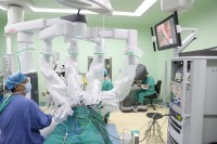 机械臂实施手术！第四代达芬奇手术机器人在山东大学第二医院投入使用