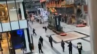 29秒丨现场曝光！男子持刀拒捕袭警 民警果断开枪制服