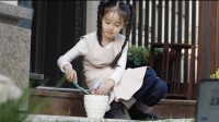 公益广告丨小女孩通过听书种下一棵花 送给援助湖北医疗队的妈妈