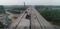 京沪高速莱芜至临沂段改建工程十标段主线梁板全部架设完毕
