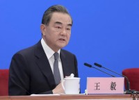 聚焦全国两会 | 外交部长王毅：中国不是救世主，但我们愿做及时雨