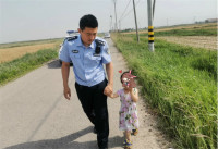 最贴心的“警察蓝”丨贪玩女孩迷路 东营民警助其返家
