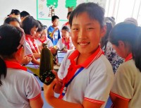 体验和传承传统民俗文化，枣庄东河岔小学学生包粽子迎端午