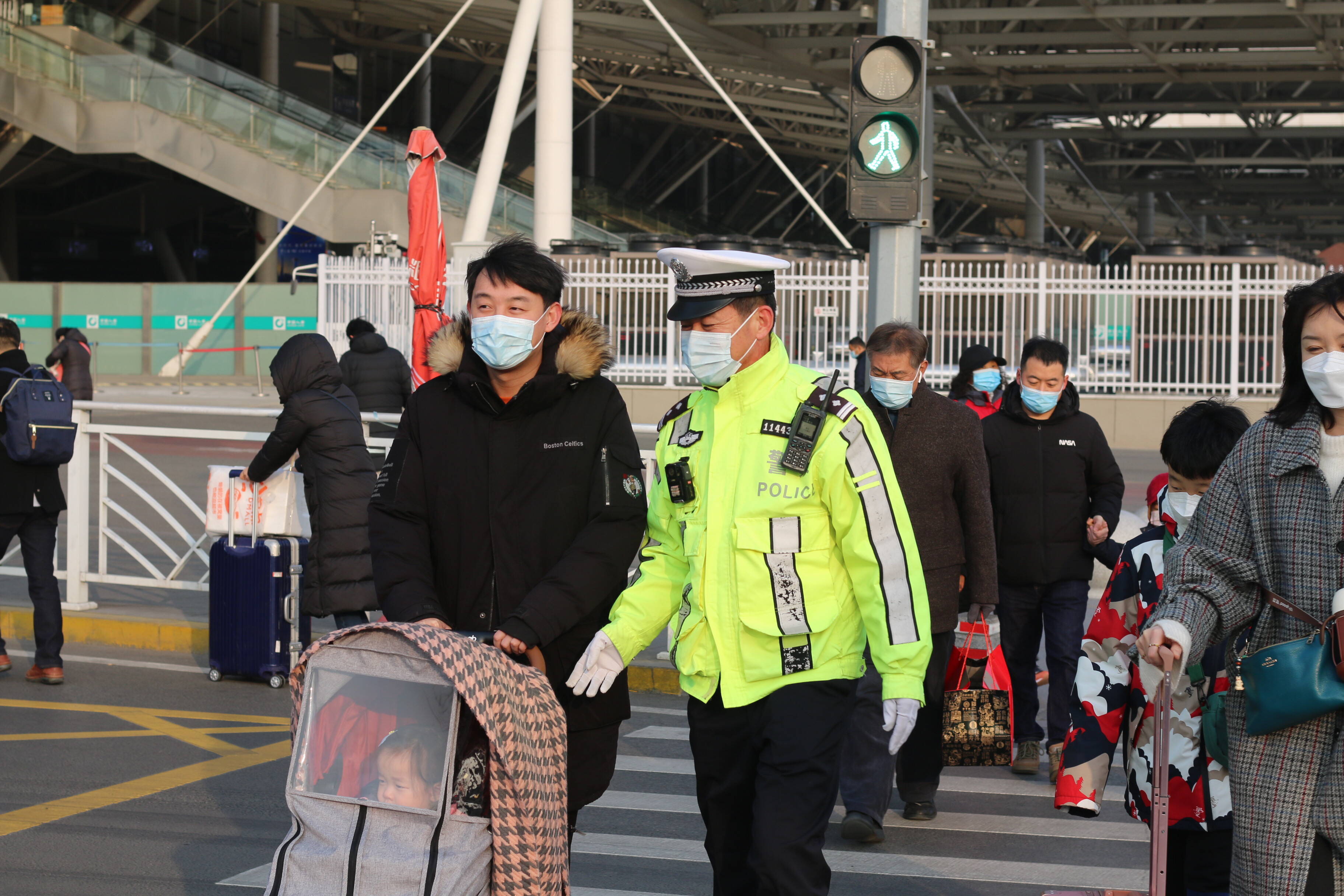 长春交警于东图片