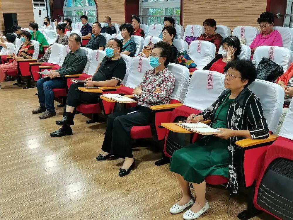 积极心态享快乐青岛市李沧区老年大学举行老年心理健康讲座