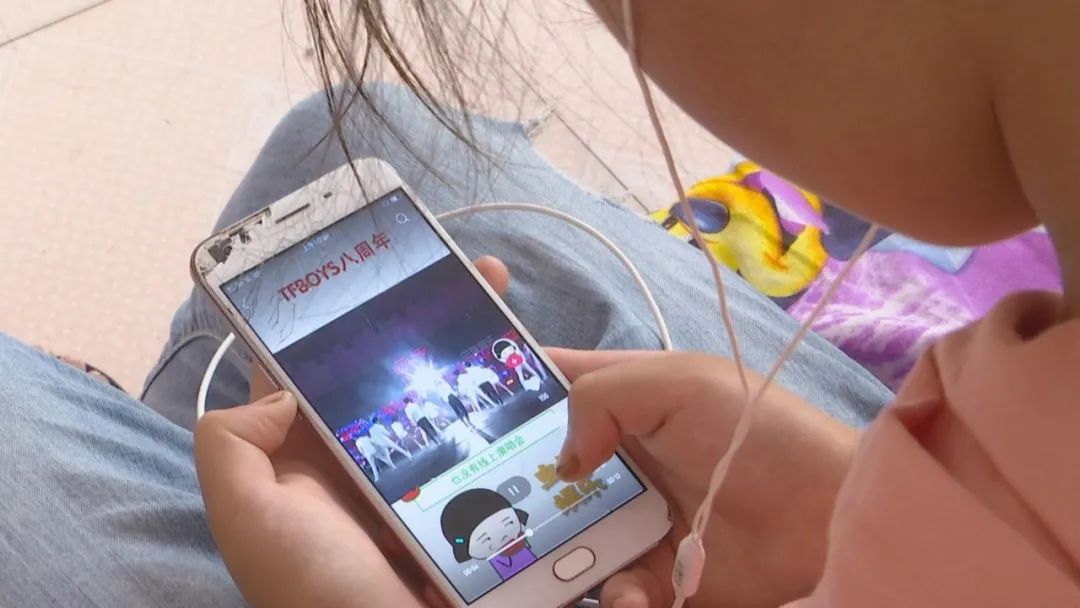 13岁女孩深陷粉丝回馈红包骗局