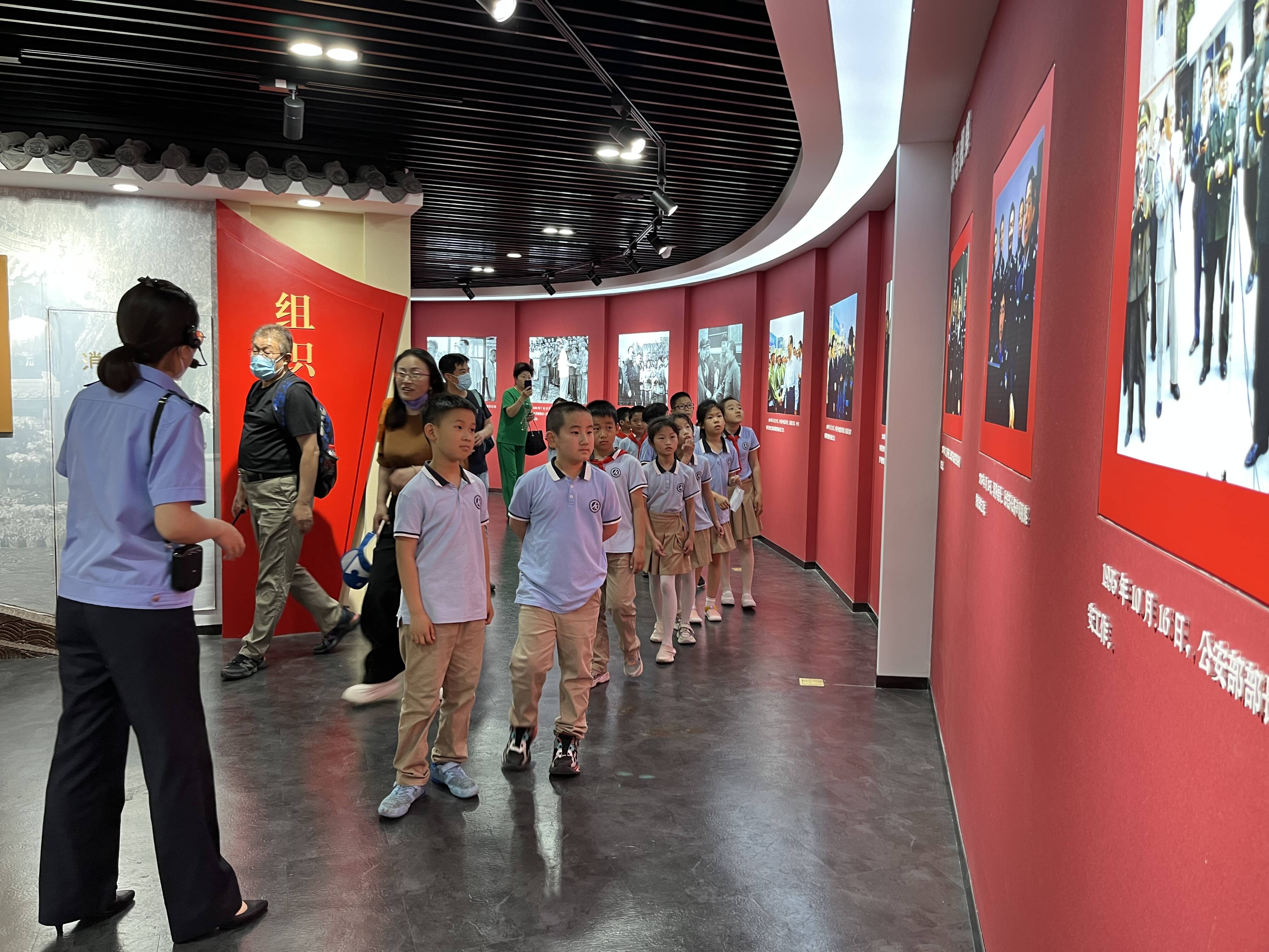 弘扬法治精神感受红色文化山师附小二61三中队走进济南警察博物馆