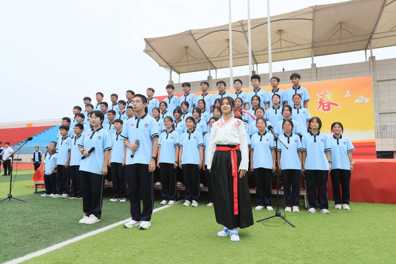 梁山一中举办诵经典迎国庆中华经典诗文诵读大赛